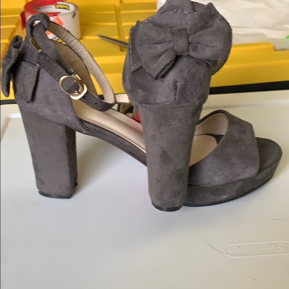 Gray suede-like material bow 3.5” heel sandal